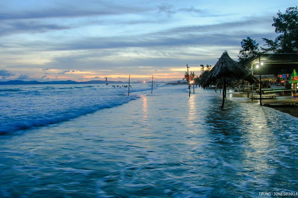 Bãi biển Vàn Chảy là một trong những bãi biển đẹp nhất của Đảo ngọc Cô Tô